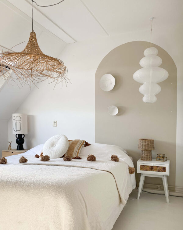 De Mykonos hanglamp boven het bed